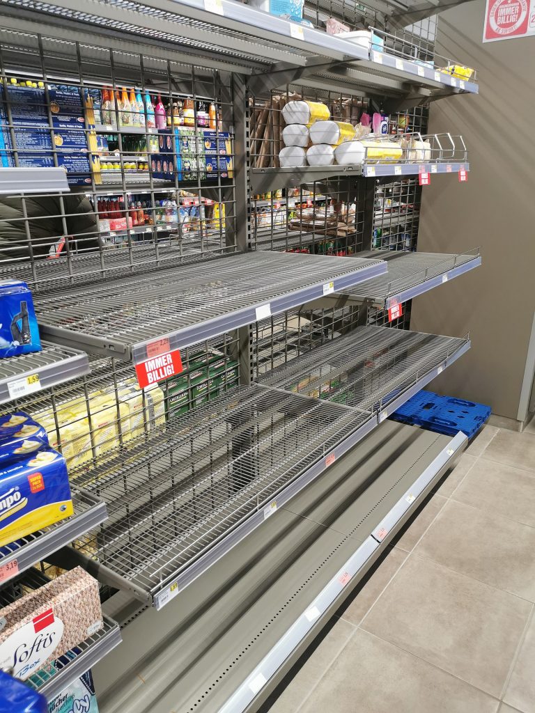 CNBC: În Marea Britanie vine ”o iarnă dificilă”, cu rafturi goale, deficit de benzină şi preţuri uriaşe la energiei