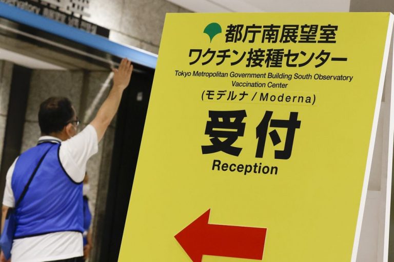 Compania Moderna a recunoscut că dozele de vaccin retrase de la utilizare în Japonia conţineau particule metalice