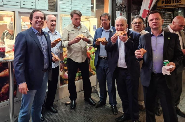 Pentru că nu este vaccinat, preşedintele brazilian este nevoit să mănânce pe stradă la New York