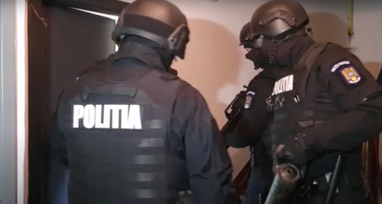 VIDEO | Percheziții în masă în mai multe județe din România, unde ar fi fost eliberate adeverințe false de vaccinare