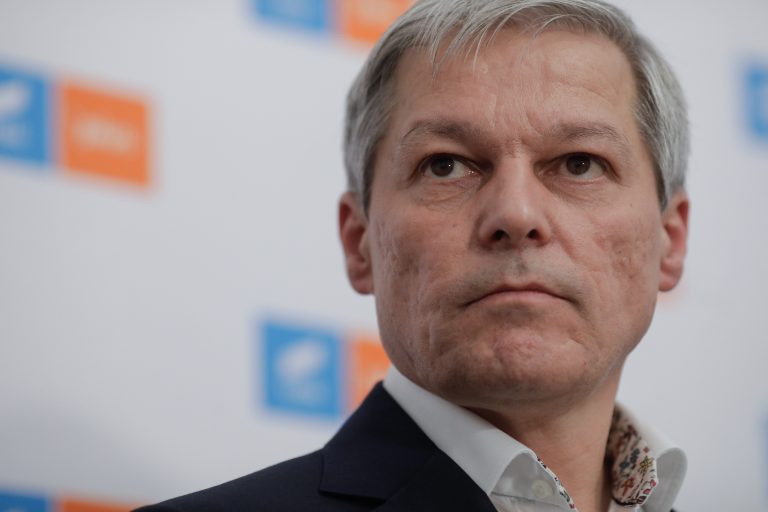 Dacian Cioloș: Îi cer președintelui PSD să îl retragă de urgență din funcție pe ministrul Agriculturii, Petre Daea, pentru modul dezastruos în care a negociat compensațiile pentru fermieri de la Comisia Europeană
