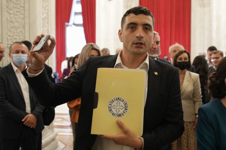 O nouă ieșire a liderului AUR la dezbaterile legate de introducerea certificatului verde: Nu e bine să fiţi în stare de ebrietate în plenul Parlamentului