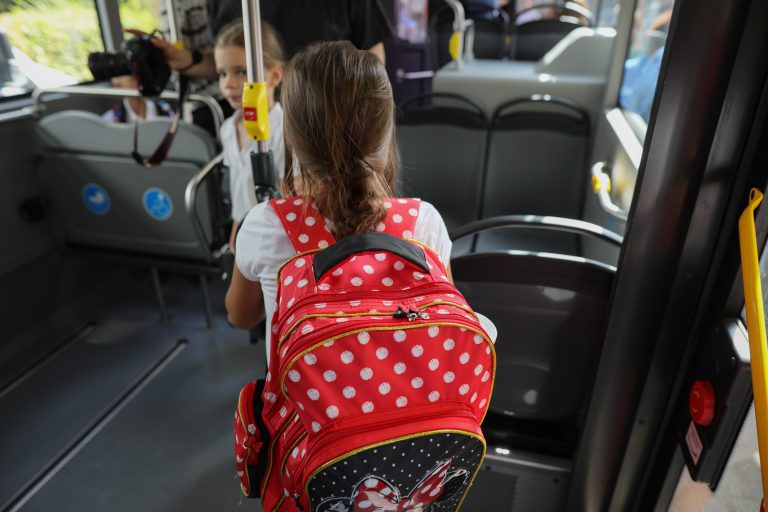 Sondaj INSCOP: Românii își iubesc țara, dar sunt sceptici privind viitorul copiilor