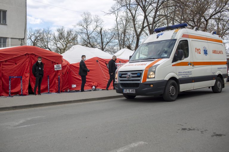 14 centre de evaluare pentru pacienţii cu forme uşoare şi medii de COVID-19 vor funcționa în București. Şefa DSP Bucureşti: Medicii vor decide cine primeşte tratament antiviral şi cine anticorpi monoclonali