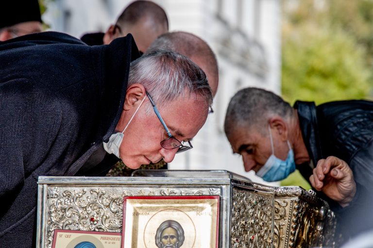 ‘Miraculous’ icon brought to Romania from Ukraine creating buzz among Orthodox faithful