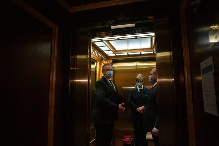 Ultima zi a negocierilor pentru formarea guvernului PNL-PSD-UDMR