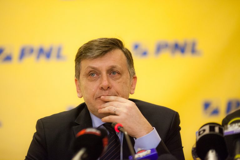 Crin Antonescu, ieșit din „criogenie”: „Niciodată nu am văzut sau nu am simţit atâta ostilitate între două partide câtă există, de fapt, între PNL şi USR”