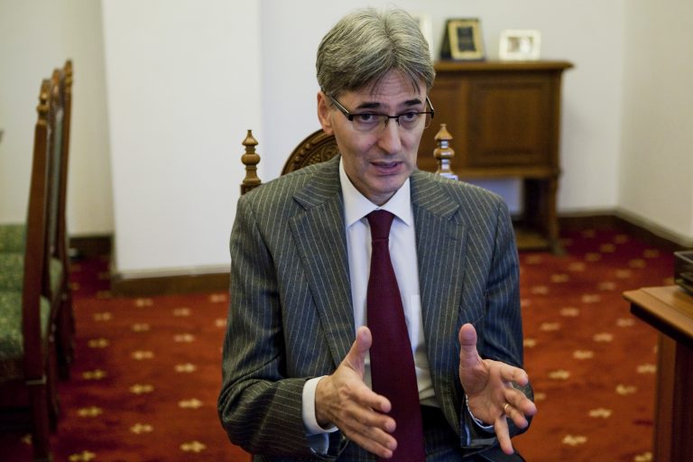 Pensionat și decorat. Fratele lui Ludovic Orban pleacă de la Cotroceni