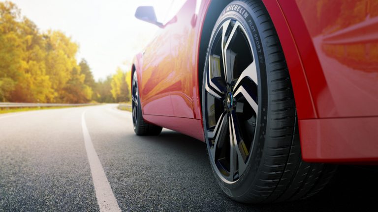 UE aprobă interzicerea vânzărilor de autoturisme echipate cu motoare pe ardere internă din 2035