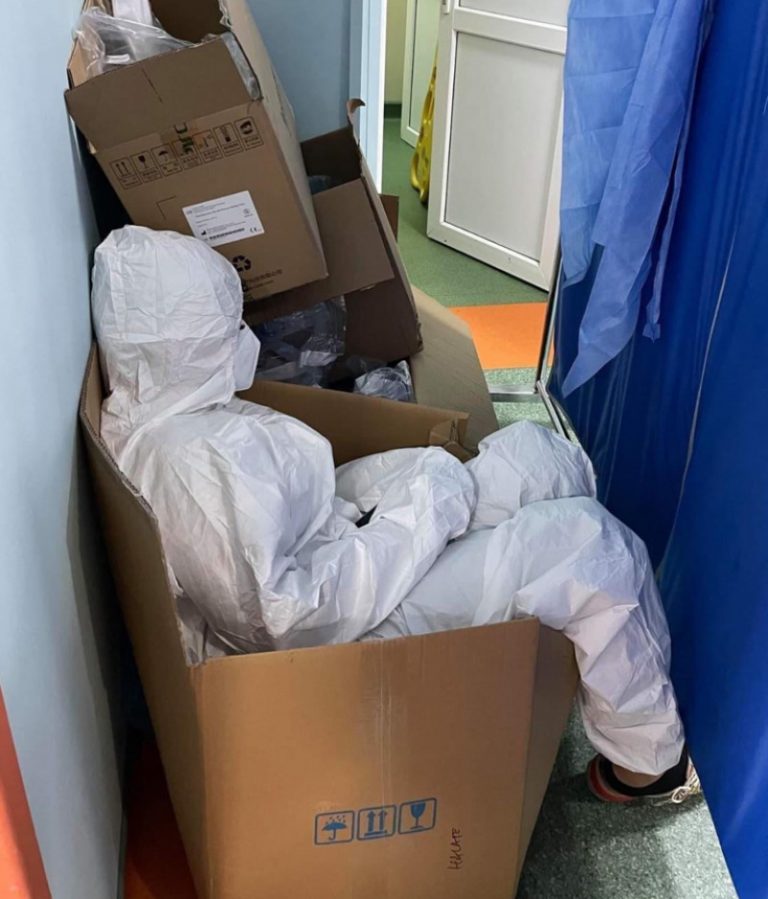 FOTO | Imaginea epuizării în lupta anti-COVID din România. Poza emoționantă publicată de RO Vaccinare