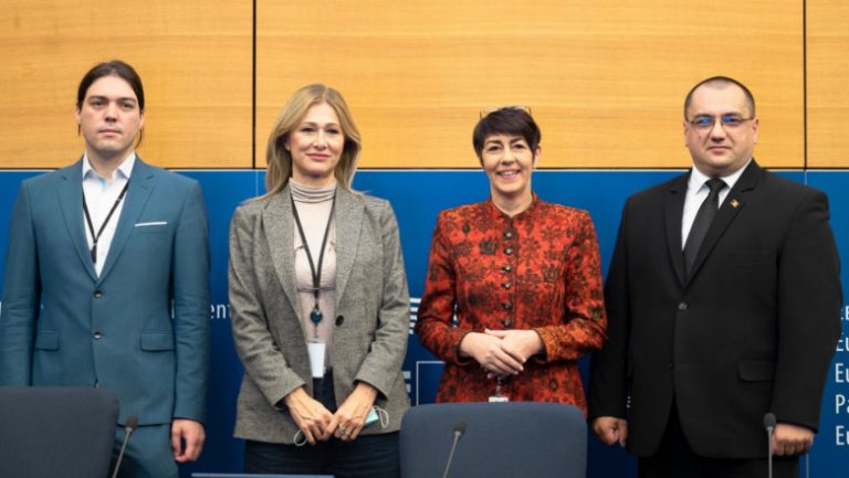 „Se va răspândi, va veni la ușa voastră”. Un grup de eurodeputați, inclusiv Cristian Terheș, atacă decizia PE de a impune certificatul COVID