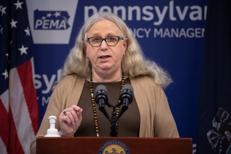 În SUA, Rachel Levine devine primul amiral de patru stele transgender