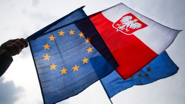Franța, despre decizia Poloniei: Ar fi mai rău să acceptăm ca spectatori prăbuşirea proiectului politic european