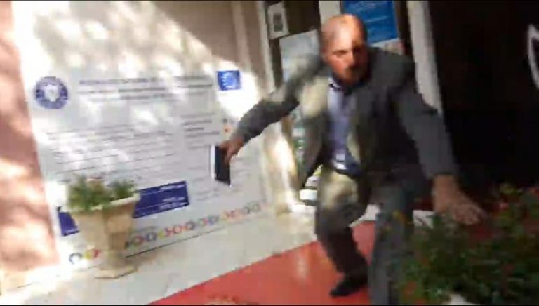 VIDEO | Vestul Sălbatic. Consilier local PMP, bătut și fugărit de colegii de la PNL