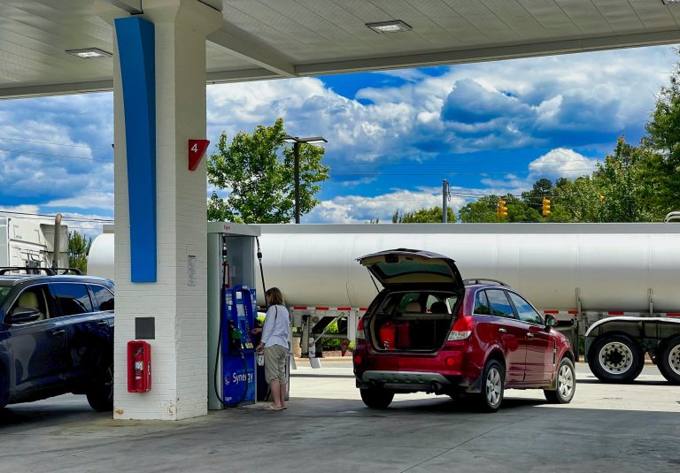 Benzina din România, cel mai ridicat preț din ultimii 7 ani, iar motorina a atins maximul ultimilor 3 ani