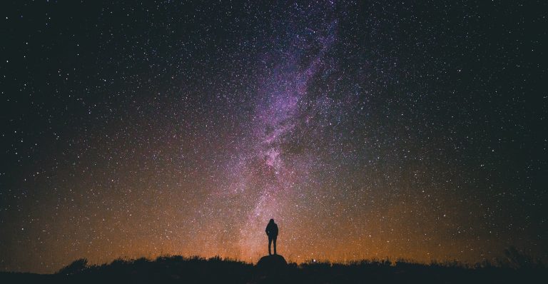 Astronomii, derutați de o serie de unde radio bizare care par a proveni din centrul galaxiei