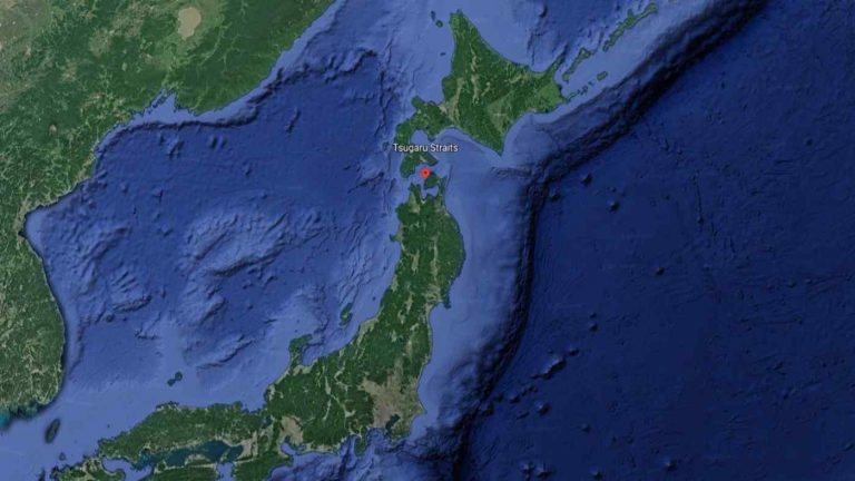 Demonstrație de forță. Nave de război ale Chinei şi Rusiei traversează împreună, pentru prima oară, o strâmtoare din Marea Japoniei