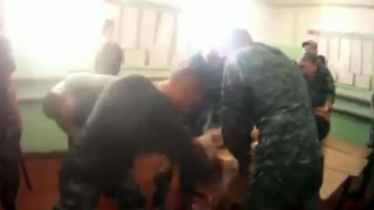 Infernul din pușcăriile Rusiei, dezvăluiri în premieră: deținuți torturați și violați chiar de către gardienii închisorilor