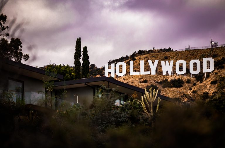 Sindicatul lucrătorilor de la Hollywood, cea mai mare grevă din istoria sa. Acţiunea ar putea paraliza producţia de film şi televiziune din SUA