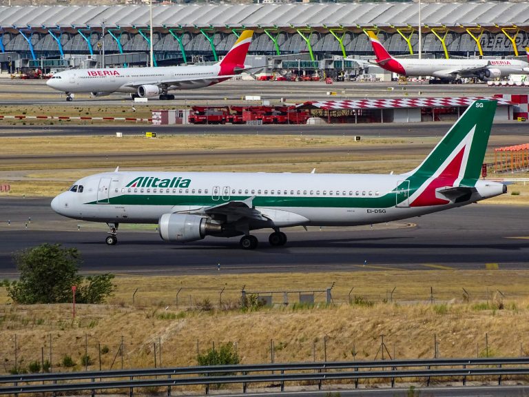 Alitalia, cândva un simbol al stilului de viață italian, a efectuat ultimul său zbor, după 75 de ani de la înfiinţare