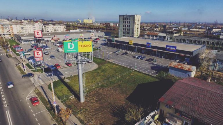 CMBSU: Activitatea cu publicul în parcurile comerciale, permisă celor vaccinaţi anti-COVID şi celor trecuţi prin boală