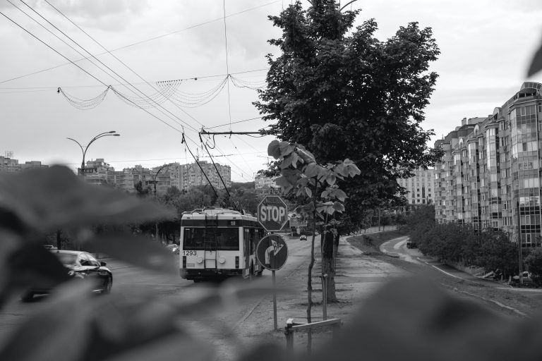Gazoductul cu gaze imaginare. România ar fi putut oferi un scut energetic R. Moldova, dar se mișcă în ritm de melc