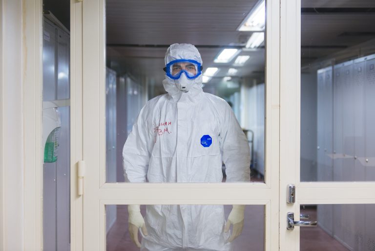CNN: Haos COVID în Est, incertitudine în Vest. Europa intră în cea de-a doua iarnă din pandemie
