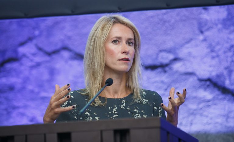 Arme pentru Ucraina | Șefa diplomației europene face apel la Donald Trump să împartă „povara” planului