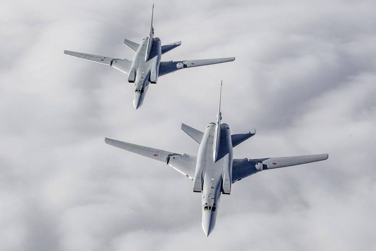 Rusia trimite bombardiere în Belarus. Moscova îi cere UE să nu se lase atrasă într-o „spirală periculoasă”