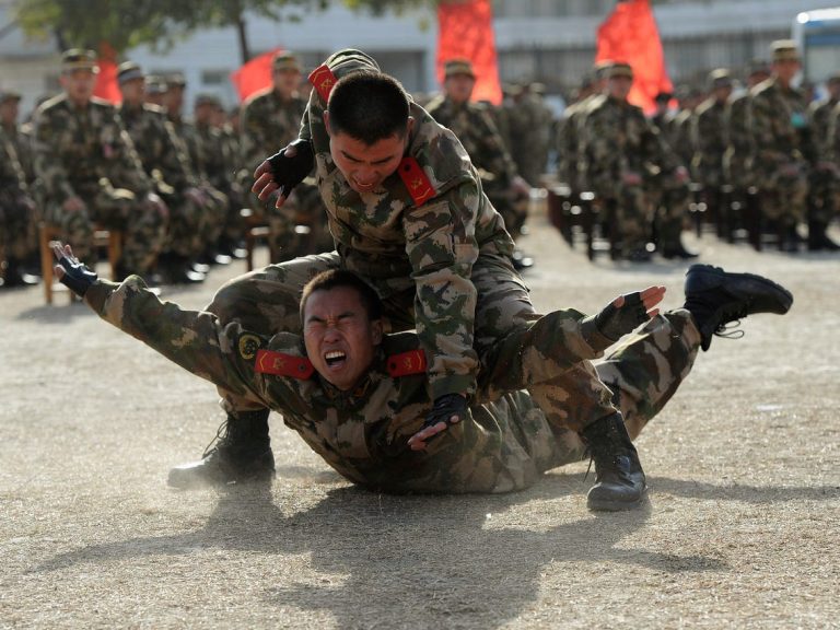 SUA adaugă pe lista neagră firme chineze care susţin comercial armata Chinei