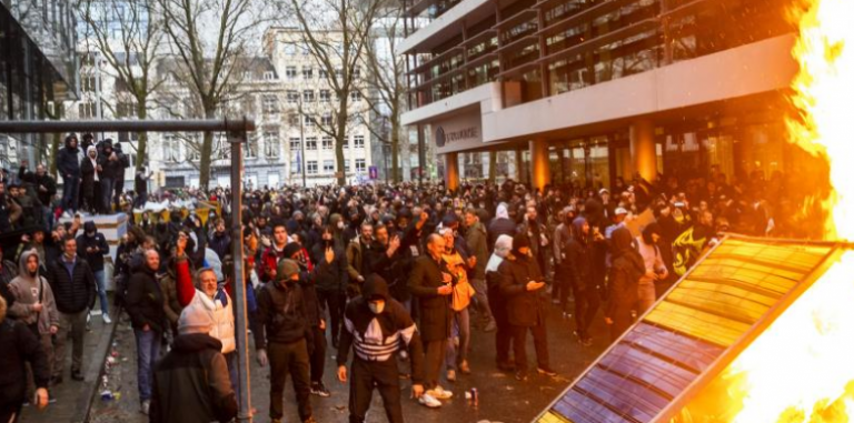 VIDEO | Premierul Belgiei denunţă „violenţe absolut inacceptabile” după degenerarea unei manifestaţii anticovid la Bruxelles