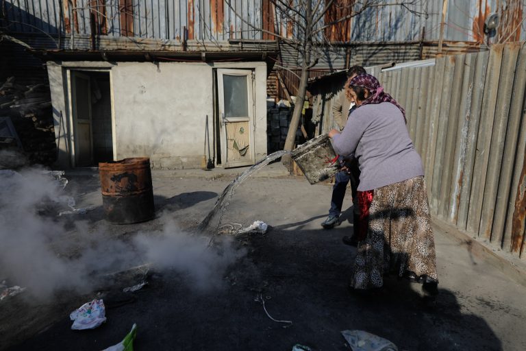 Romanian environment authorities hand out hefty fines for illegal burning of cars