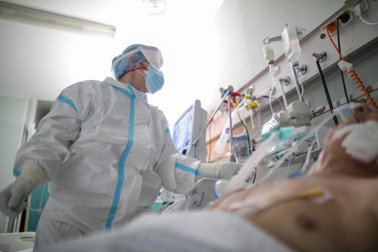 Aproape 700 de cazuri noi de cancer pulmonar, la Institutul Marius Nasta din București, în primele şase luni ale anului