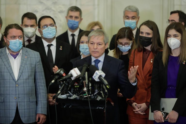 Tensiuni majore în USR. Ultimatumul lui Cioloș, reproșurile lui Barna, ședința de luni / Ce spune liderul USR despre ideea plecării din partid