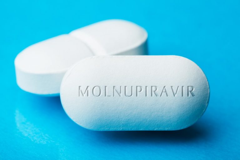 EMA aprobă utilizarea în regim de urgenţă a molnupiravirului, pastila anti-COVID produsă de Merck