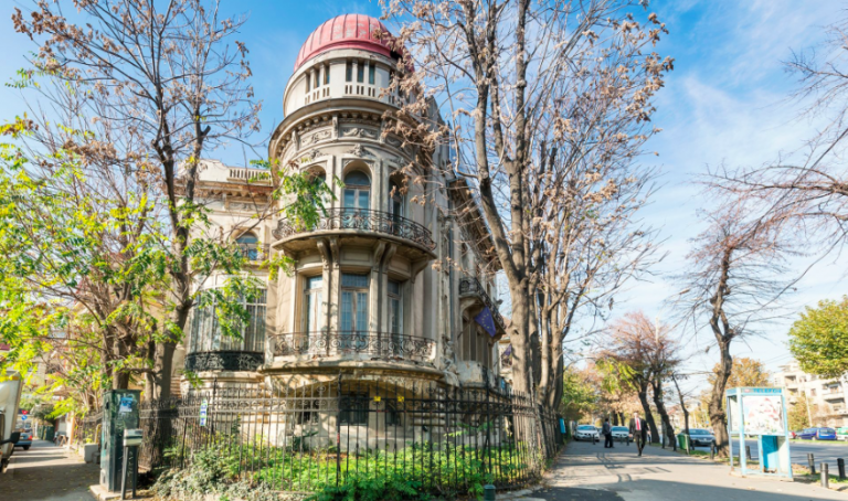 Observatorul Astronomic ”Amiral Vasile Urseanu” din București – platou de filmare pentru scene erotice