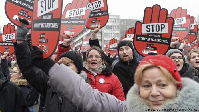 Polonia proteste avort