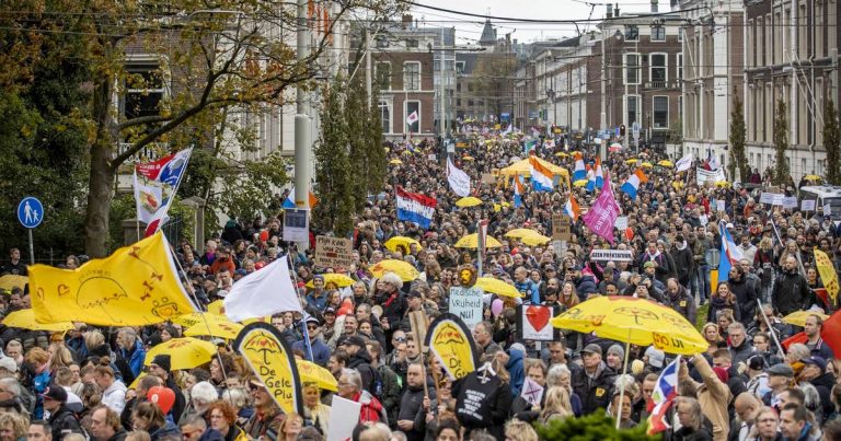 VIDEO | Proteste de amploare în Olanda, după ce Guvernul a impus noi restricții