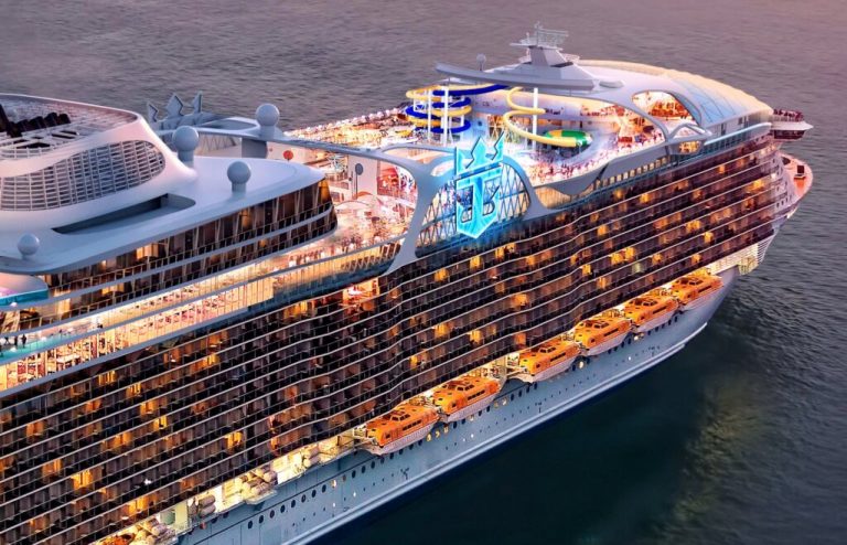 VIDEO | Wonder of the Seas, cel mai mare vas de croazieră din lume, un adevărat oraș plutitor, este pregătit de lansare