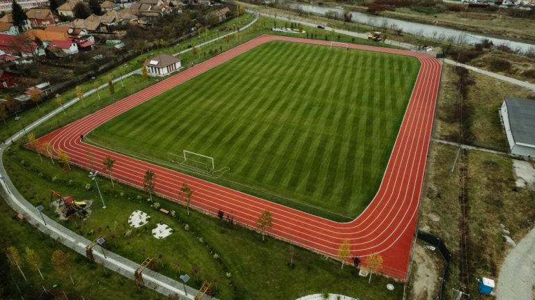 Cea mai ciudată pistă de atletism din România a costat 120.000 de euro. Ce a postat primarul din Blaj, pe Facebook