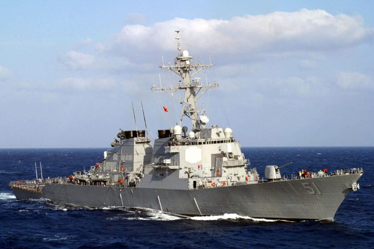 Armata rusă monitorizează distrugătorul USS Arleigh Burke după intrarea în Marea Neagră