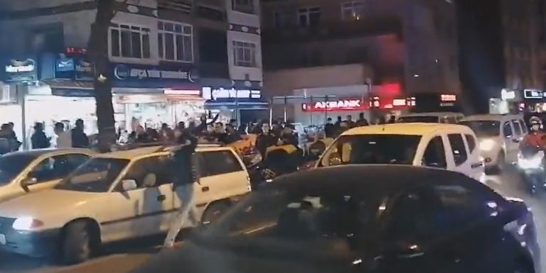 VIDEO | Furie pe străzile din Turcia după prăbușirea monedei naționale. Cea mai gravă cădere a lirei turcești din ultimii 20 de ani