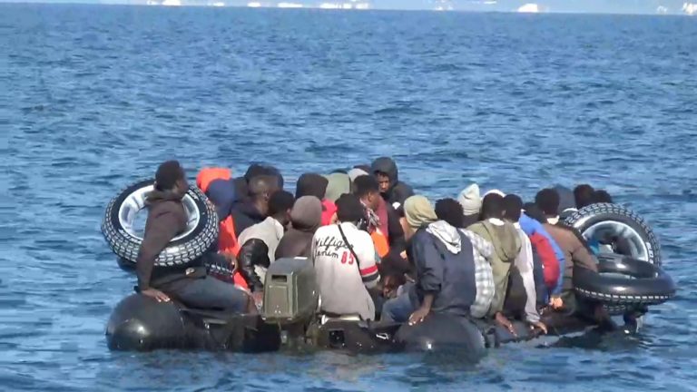 Peste 20.000 migranţi au traversat ilegal Canalul Mânecii către Regatul Unit