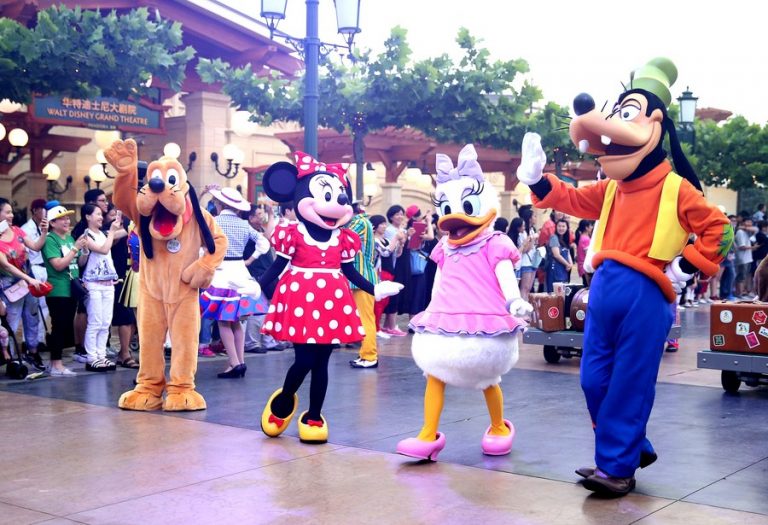 Un singur caz de Covid a închis Disneyland Shanghai