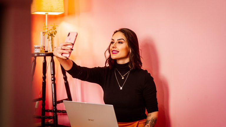 ANAF ia la puricat veniturile influencerilor de pe Facebook și Instagram și banii obținuți de pe YouTube