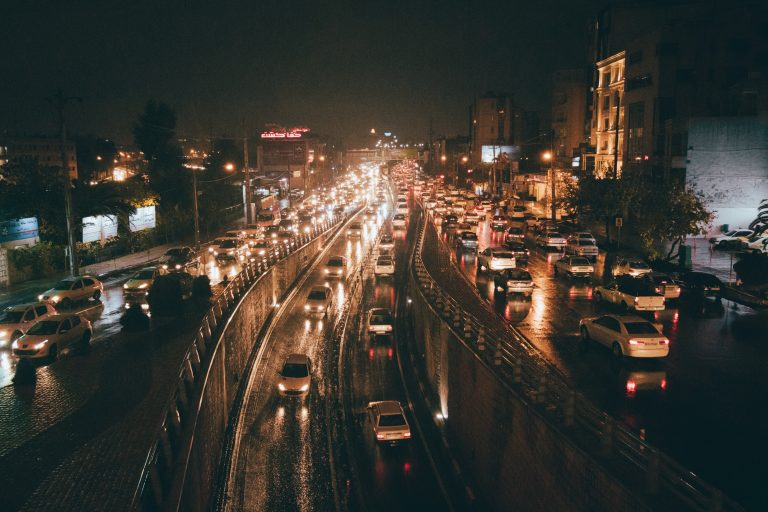 Poliția vrea să schimbe Codul Rutier și să includă sancțiuni dure pentru șicane în trafic și flash-uri