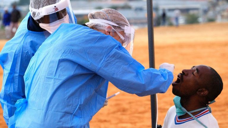 Vești bune în legătură cu Omicron: Infecțiile din Guateng, epicentrul noii variante de coronavirus din Africa de Sud, arată semne de încetinire