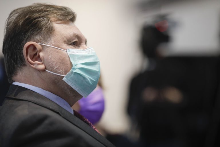 Rafila: Mi se pare curios că oameni care ezită să se vaccineze iau produse anti-COVID foarte toxice