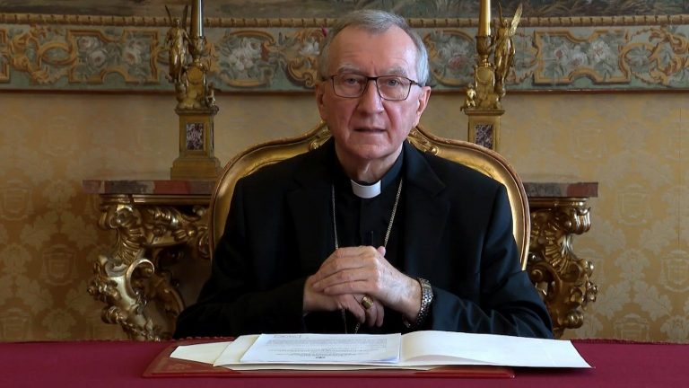 Reacția Vaticanului după încercarea Comisiei Europene de a interzice folosirea cuvântului ”Crăciun”. Mesajul cardinalului Pietro Parolin pentru români
