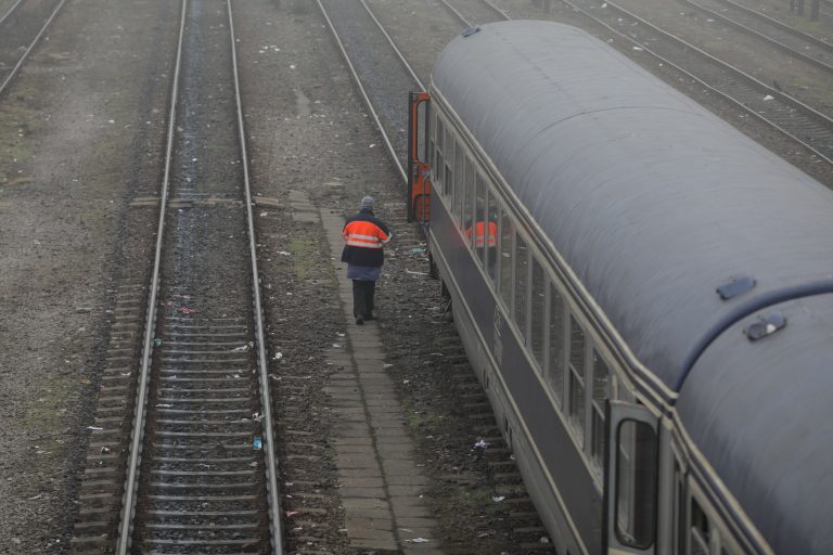 CFR Călători: Mai multe trenuri înregistrează întârzieri sau sunt anulate, din cauza vremii nefavorabile